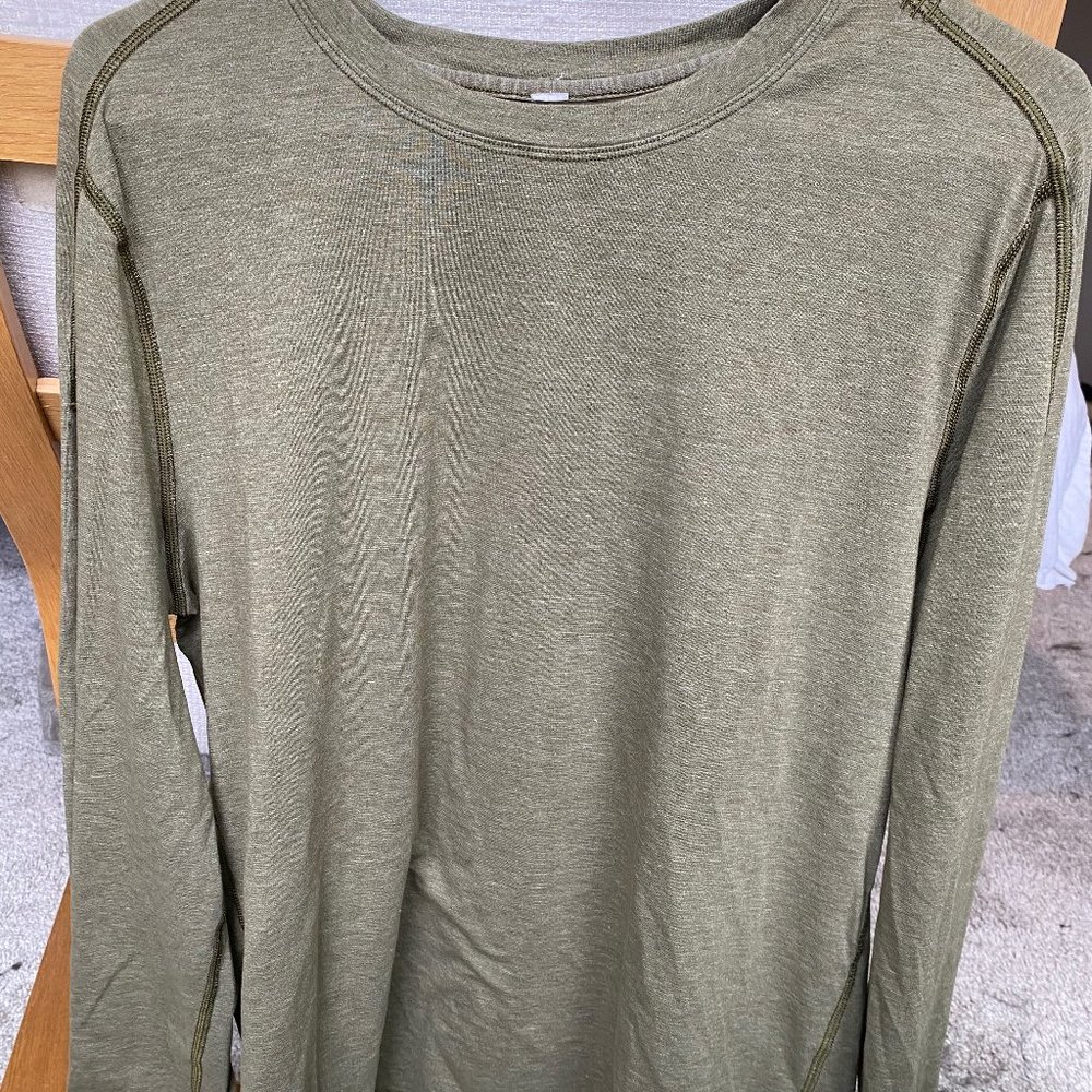 Lululemon Men's LS Shirt - Size L
